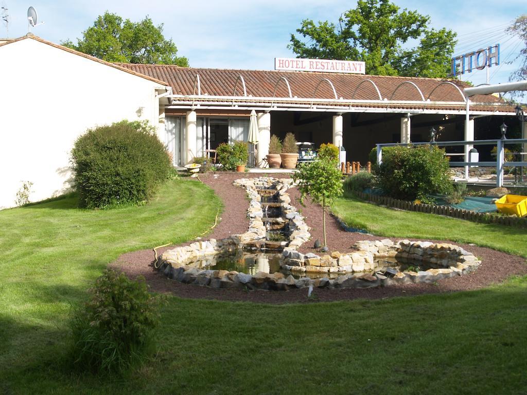 Hotel Au Relais Des Lilas Parthenay Eksteriør billede