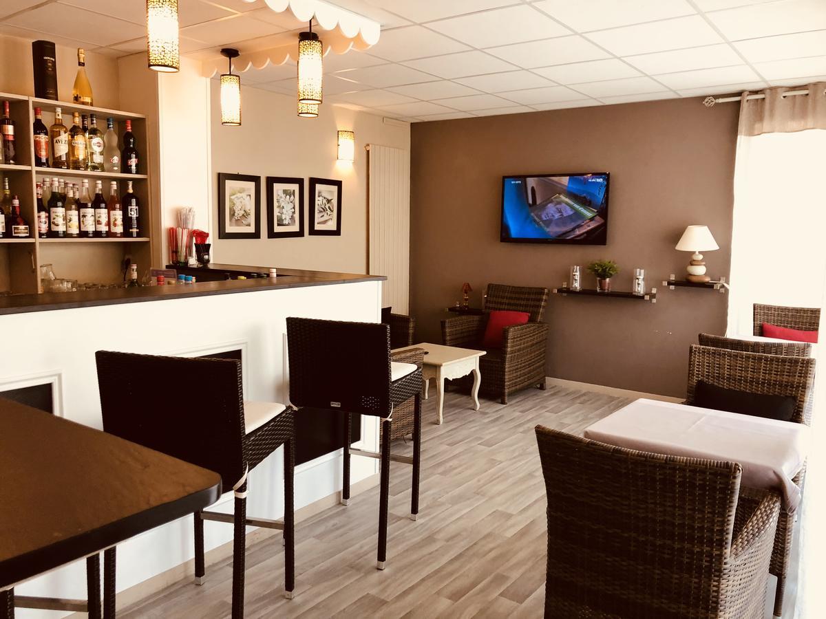 Hotel Au Relais Des Lilas Parthenay Eksteriør billede