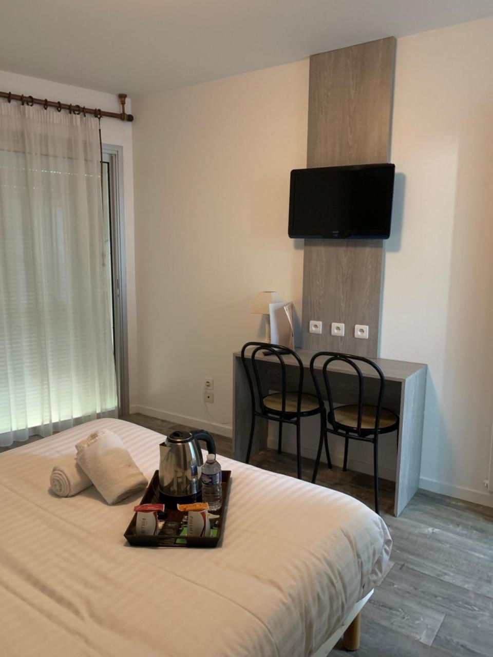 Hotel Au Relais Des Lilas Parthenay Eksteriør billede