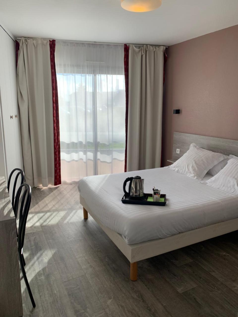 Hotel Au Relais Des Lilas Parthenay Eksteriør billede